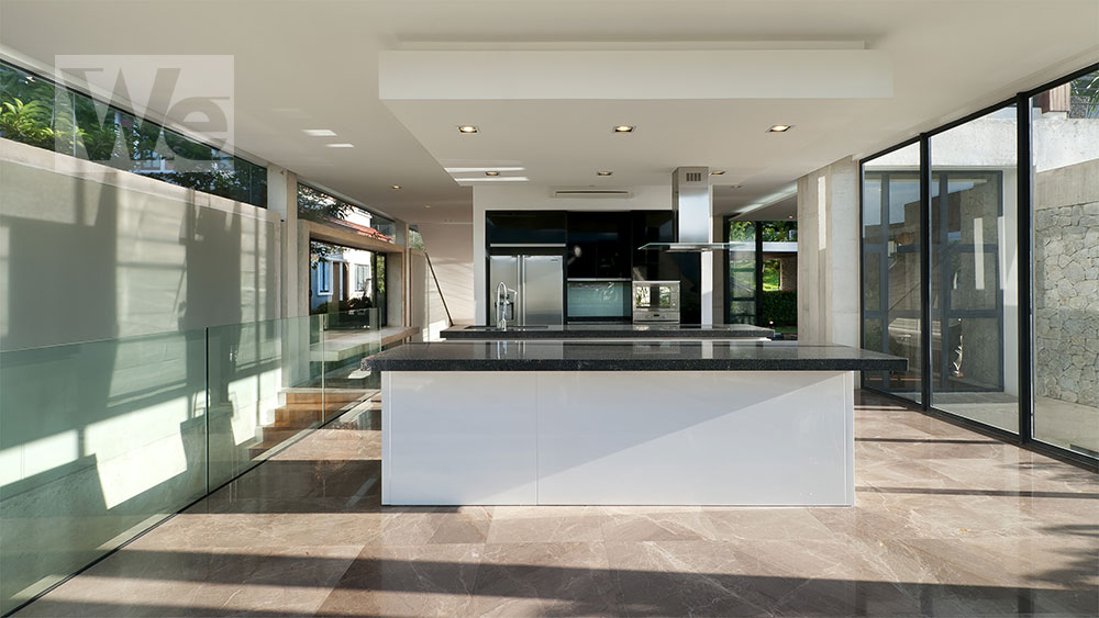 kitchen with fixed glass and sliding door closed